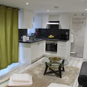 Guest house Vine Place, West Drayton (Middlesex)