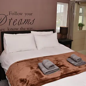 Holiday home 1fg Dreams Unlimited Serviced Accommodation- Staines - Heathrow, Stanwell