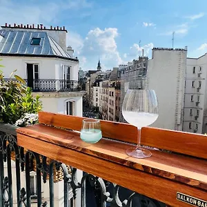 Vue Montmartre & Balcon , Paris France