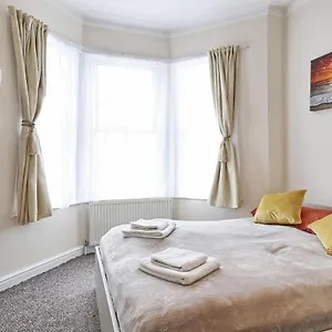 Lovely 1-bedroom Near The Sea Front , Southend-on-Sea United Kingdom
