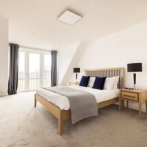 Apartment Charles Hope Centre, Staines-upon-Thames